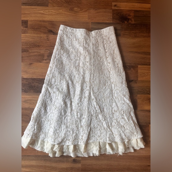 TRENDING: LACE ‼️Ivory/offwhite lace midi skirt - Picture 1 of 5